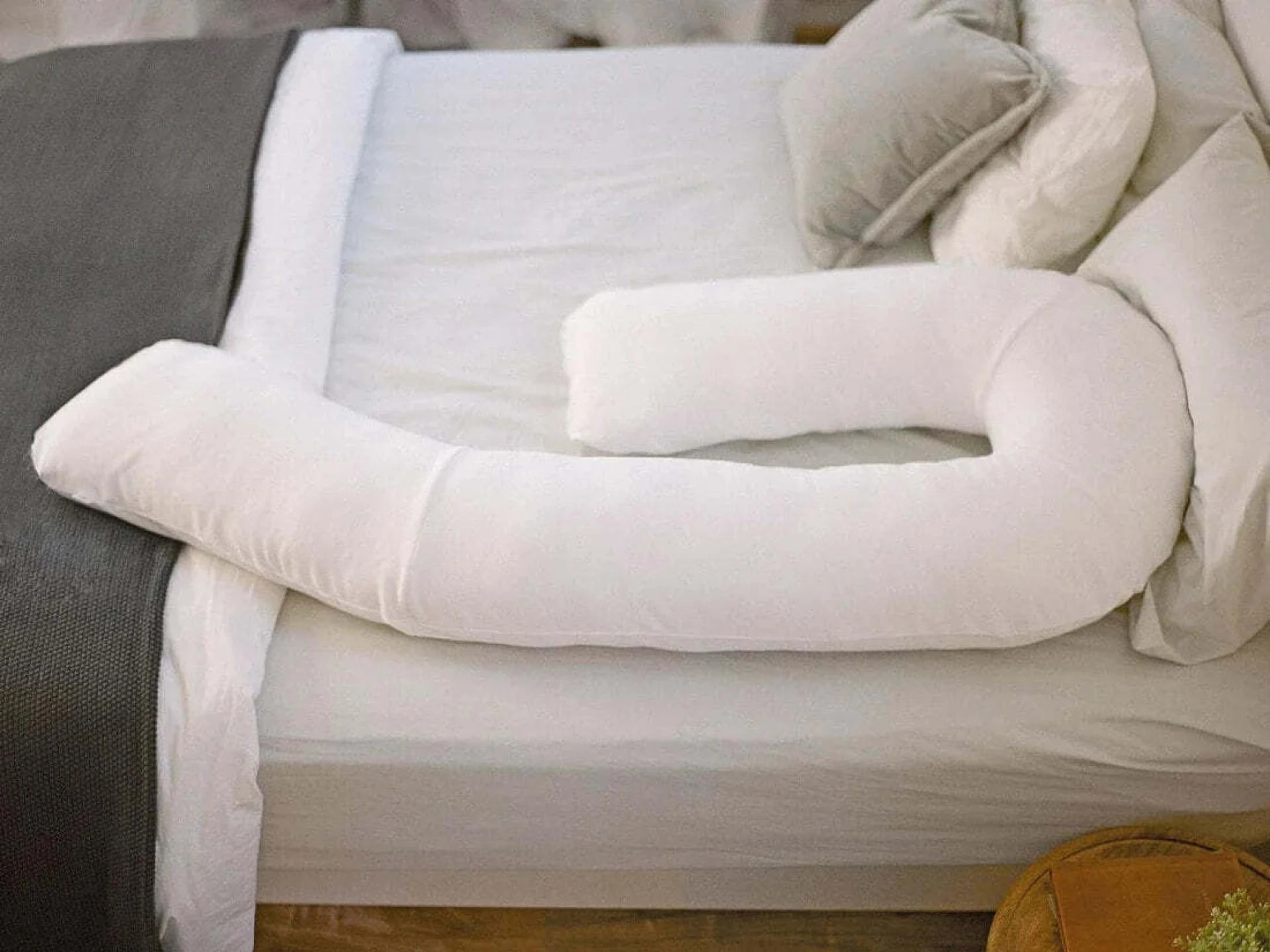 Side Sleep Better With the Right Body Pillow for 2025