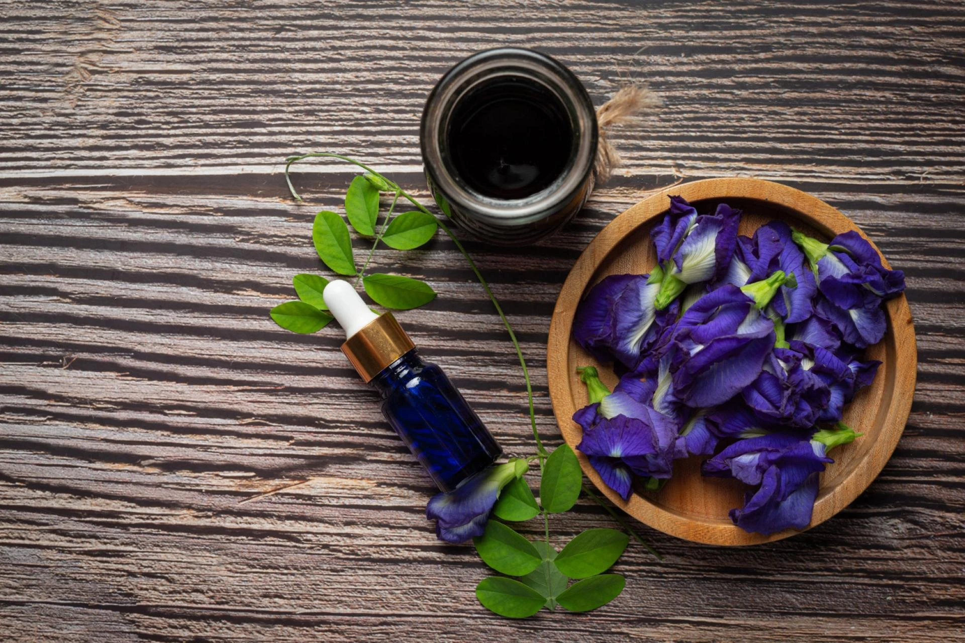 How to Use Blue Lotus Oil for Relaxation, Stress Relief, and Emotional Balance