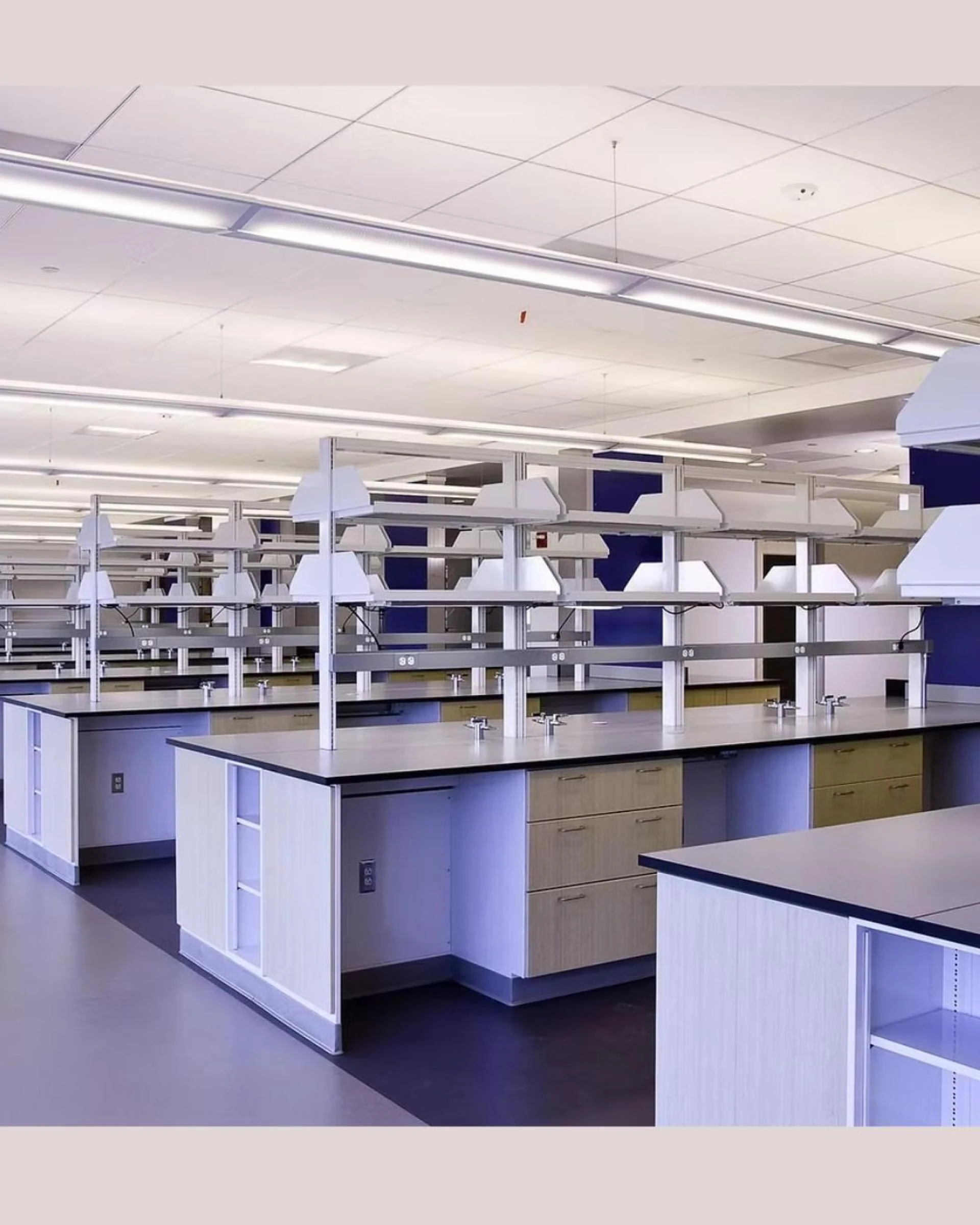 Chemistry Laboratory with Modular Furniture: Redefining Modern Lab Spaces