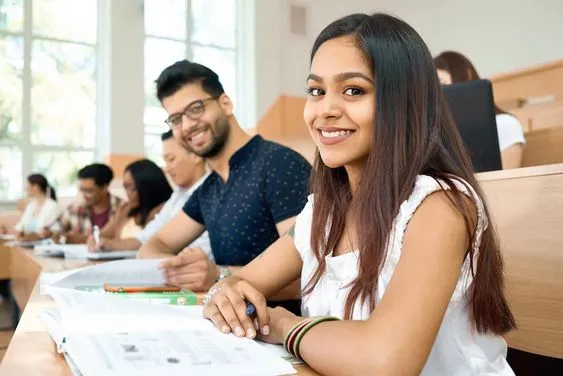 How PTE Coaching in Dhaka Helps Students Succeed in Study Abroad Applications