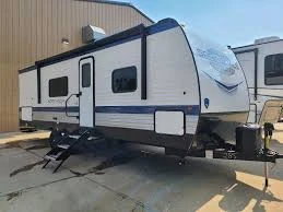 What Questions Should You Ask Used Fifth Wheel Trailer Dealers in Louisiana?