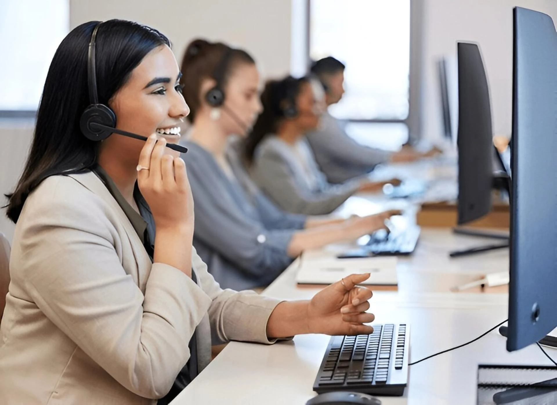 Unleashing Scalable Customer Support with Gen AI Voicebots in Call Centers