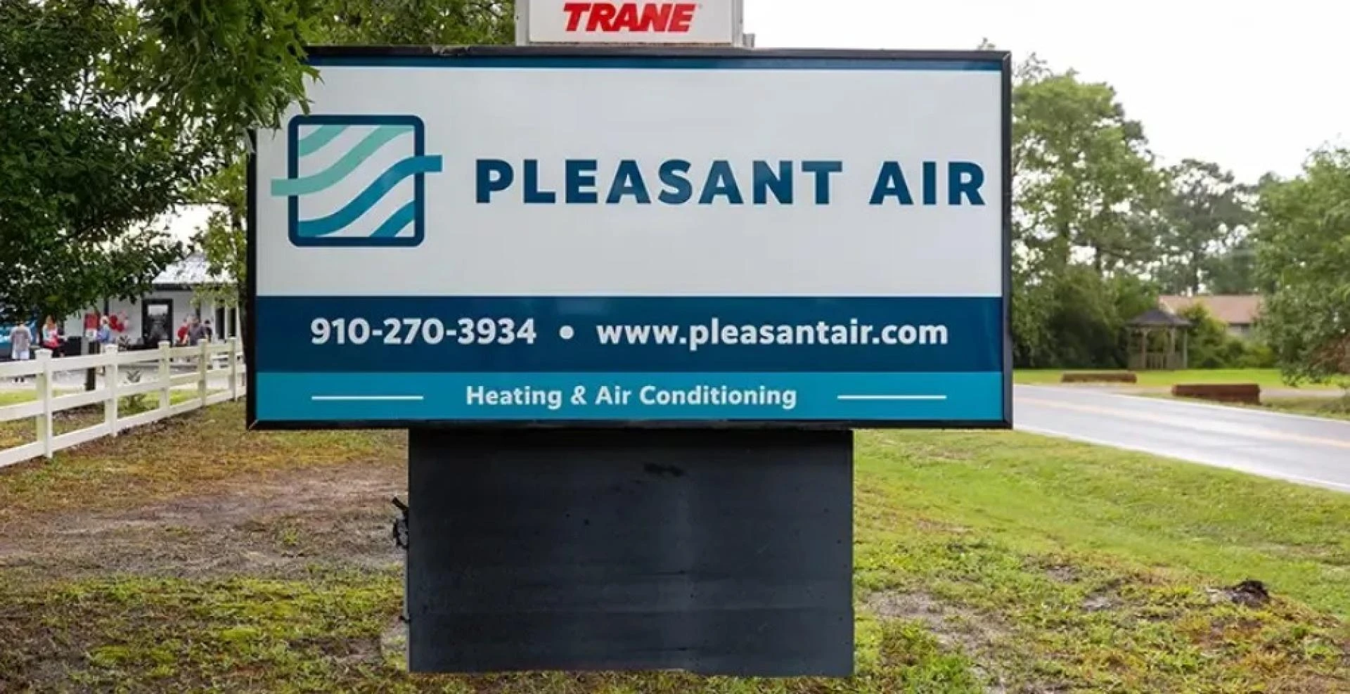 Why Local Printers Outperform Online Vendors in Large Format Printing Near Me