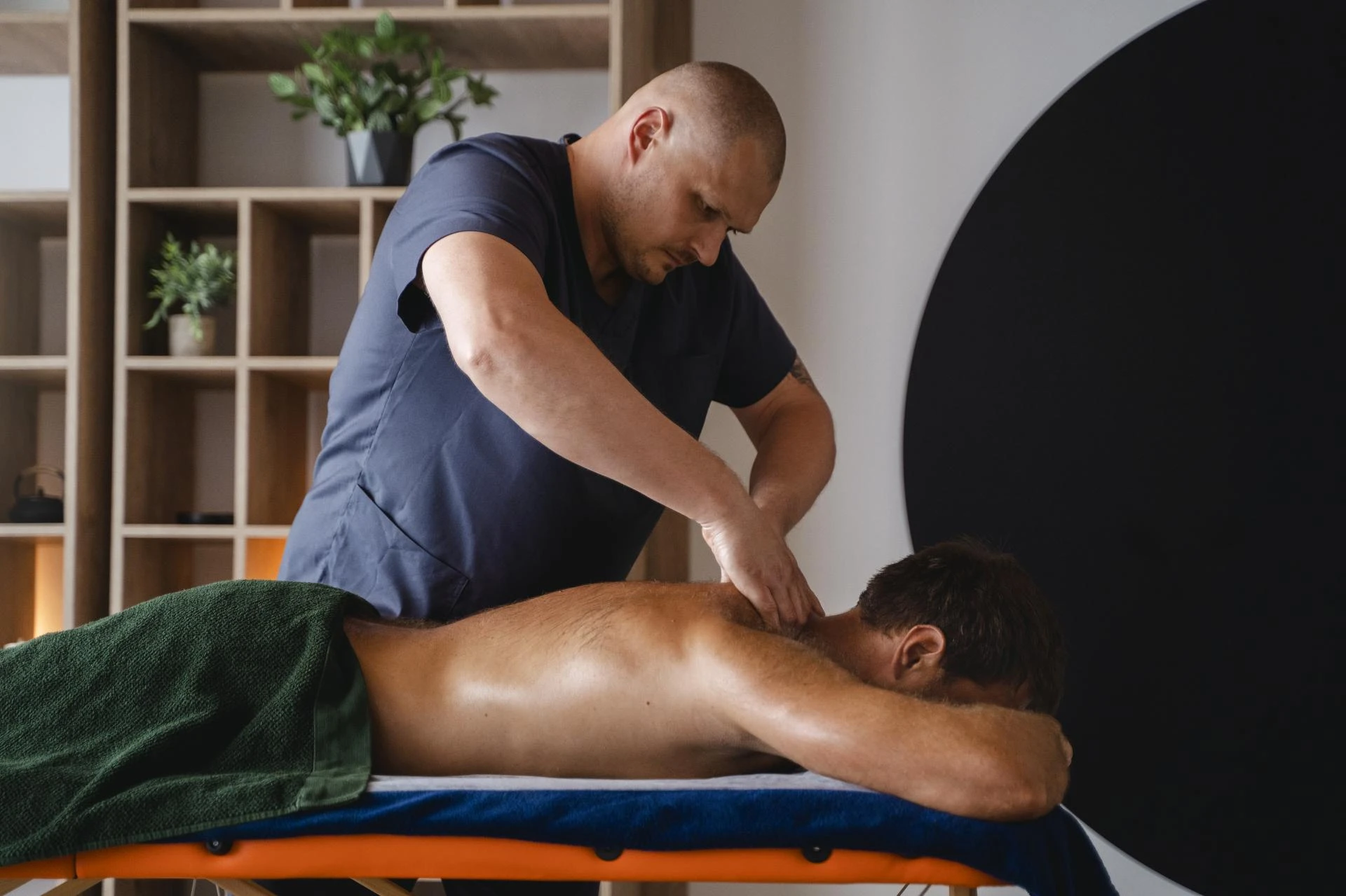 The Role of Swedish Massage in Managing Anxiety and Chronic Pain