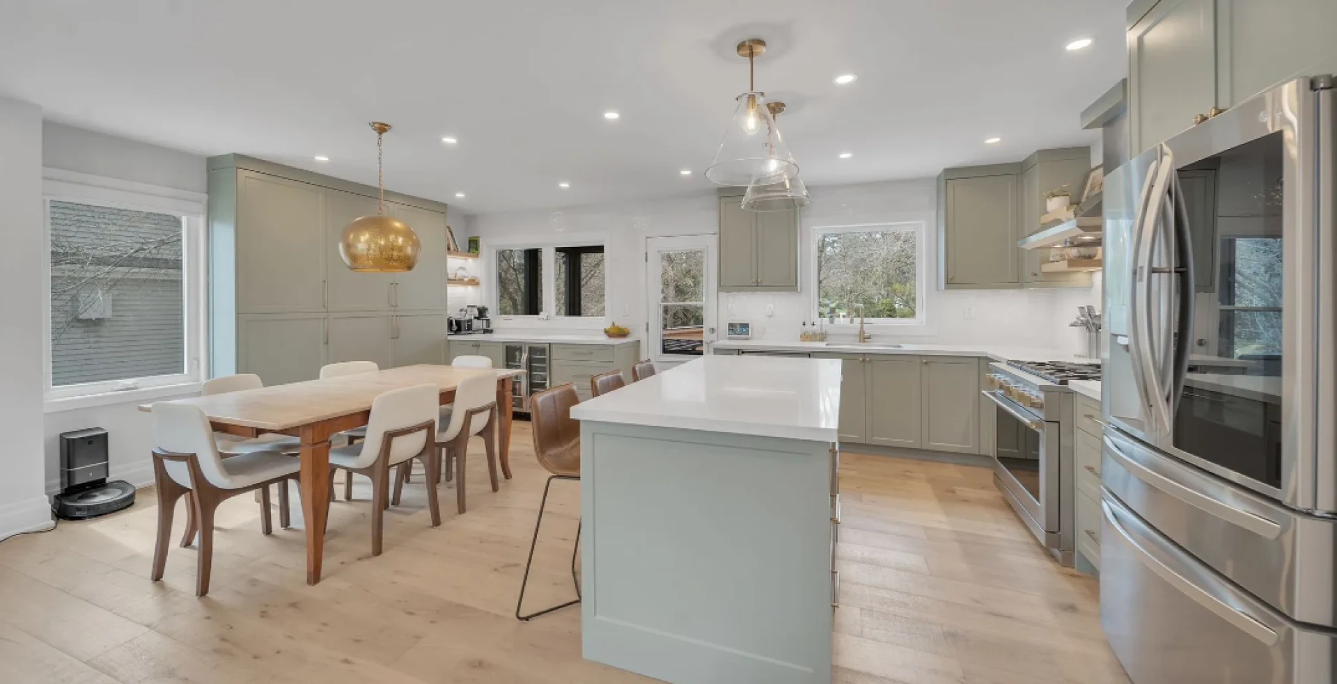 Transforming Toronto Homes with Custom Kitchen Cabinets
