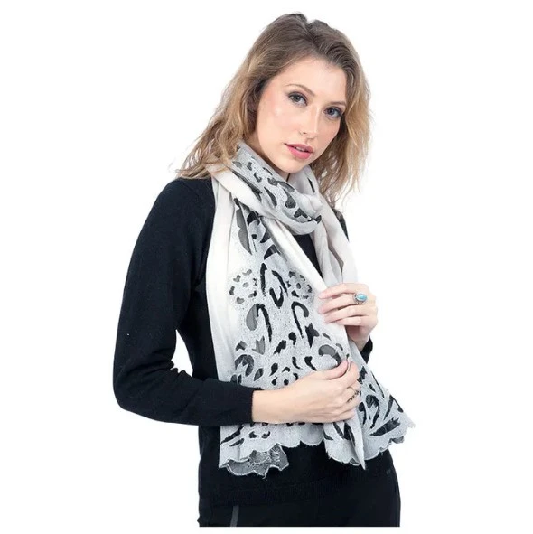 The Elegance of Silver Pashmina: A Timeless Wardrobe Classic 