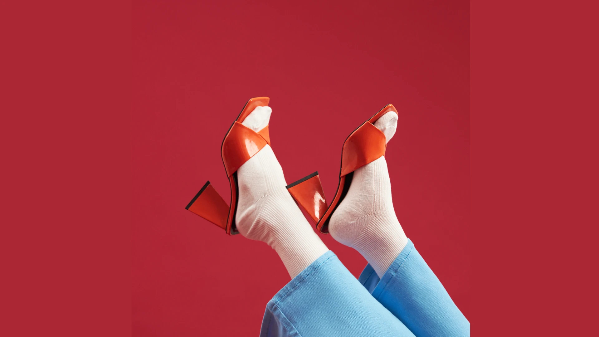 Step Into Style and Comfort: A Complete Guide to Flat Sandals for Women and Heel Sandals for Girls