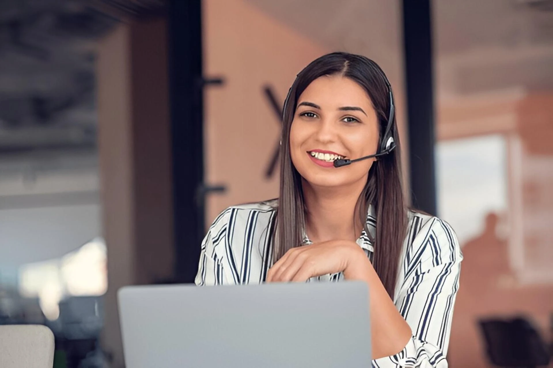 Enhancing Speech Clarity in Contact Centers with AI Voice Harmonization