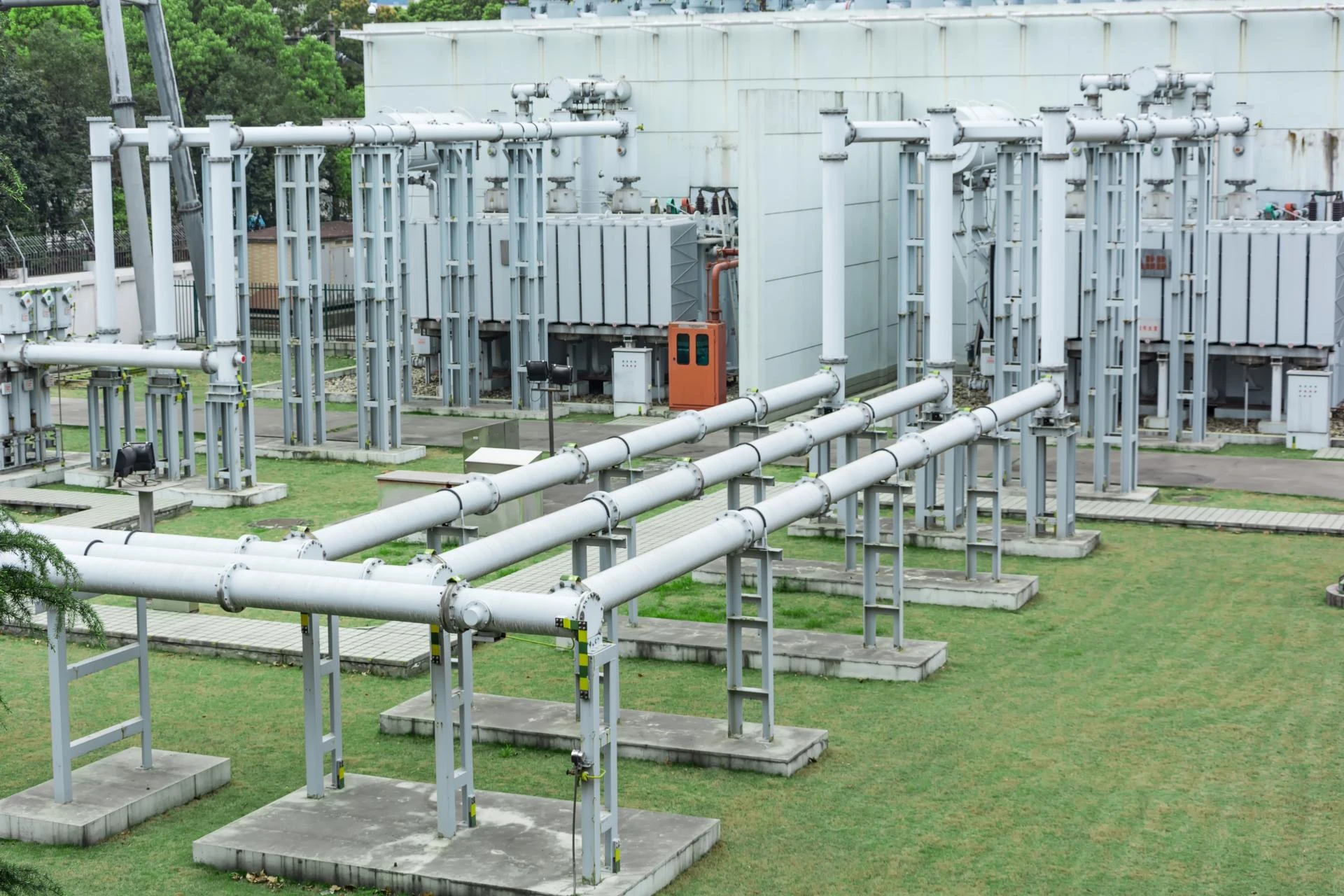 Enhancing Water Quality with Large Lake Aeration Systems and Industrial Effluents Treatment
