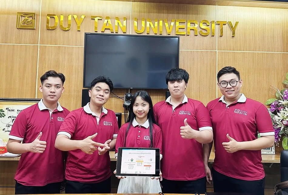 So sánh chuyên ngành Tiếng Anh thương mại và Sư phạm Anh