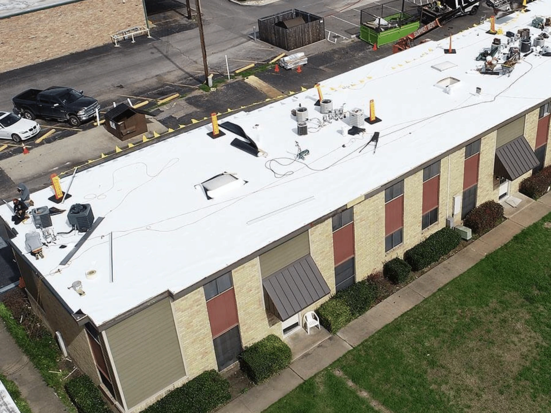 Early Warning Signs Your Commercial Roof Needs Repair
