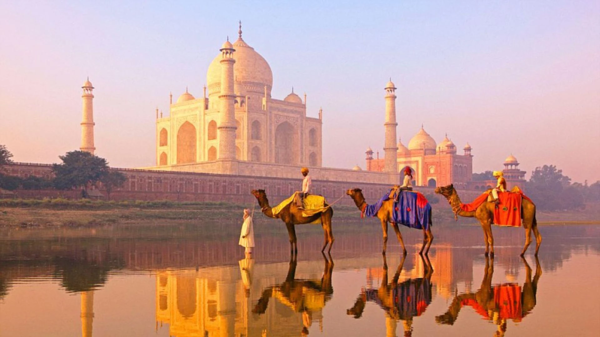 Delhi to Taj Mahal Tour by Urbania – Comfort, Style, and Convenience