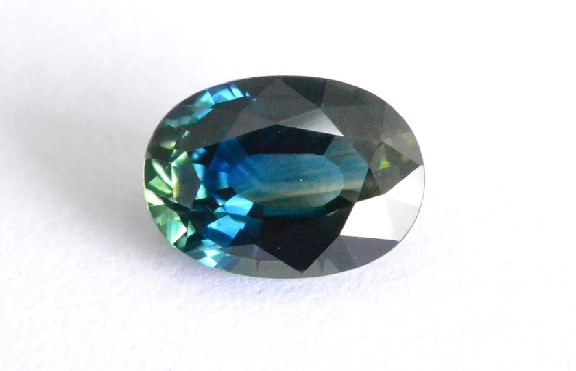 The Enchanting Allure of Teal Sapphire: Nature’s Perfect Balance of Blue and Green