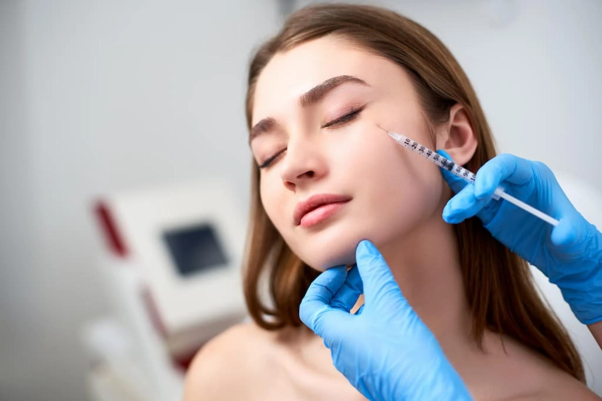 Does Dermal Filler in Abu Dhabi Help with Anti-Aging?