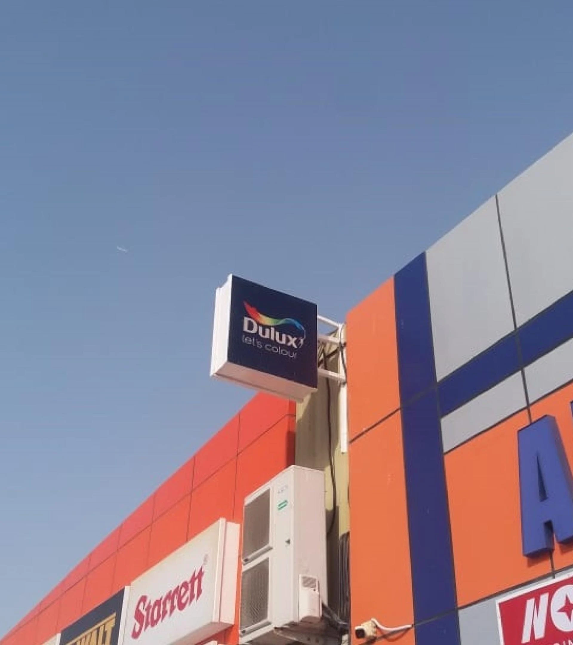 Choose Signage Manufacturers to Create Engaging and Memorable Displays
