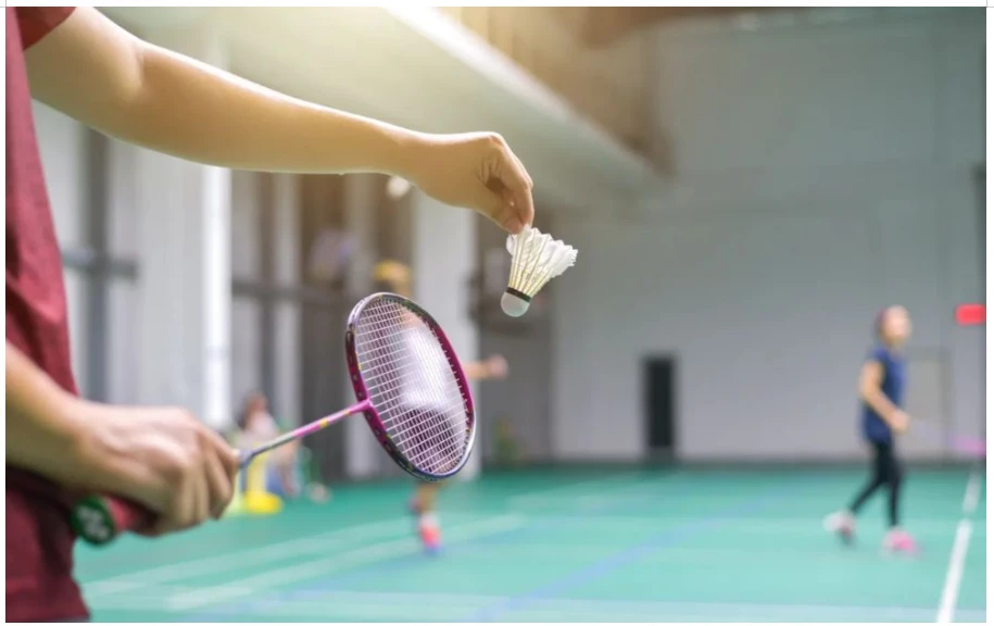 Get Expert Coaching and Fun Workouts at a Badminton Club