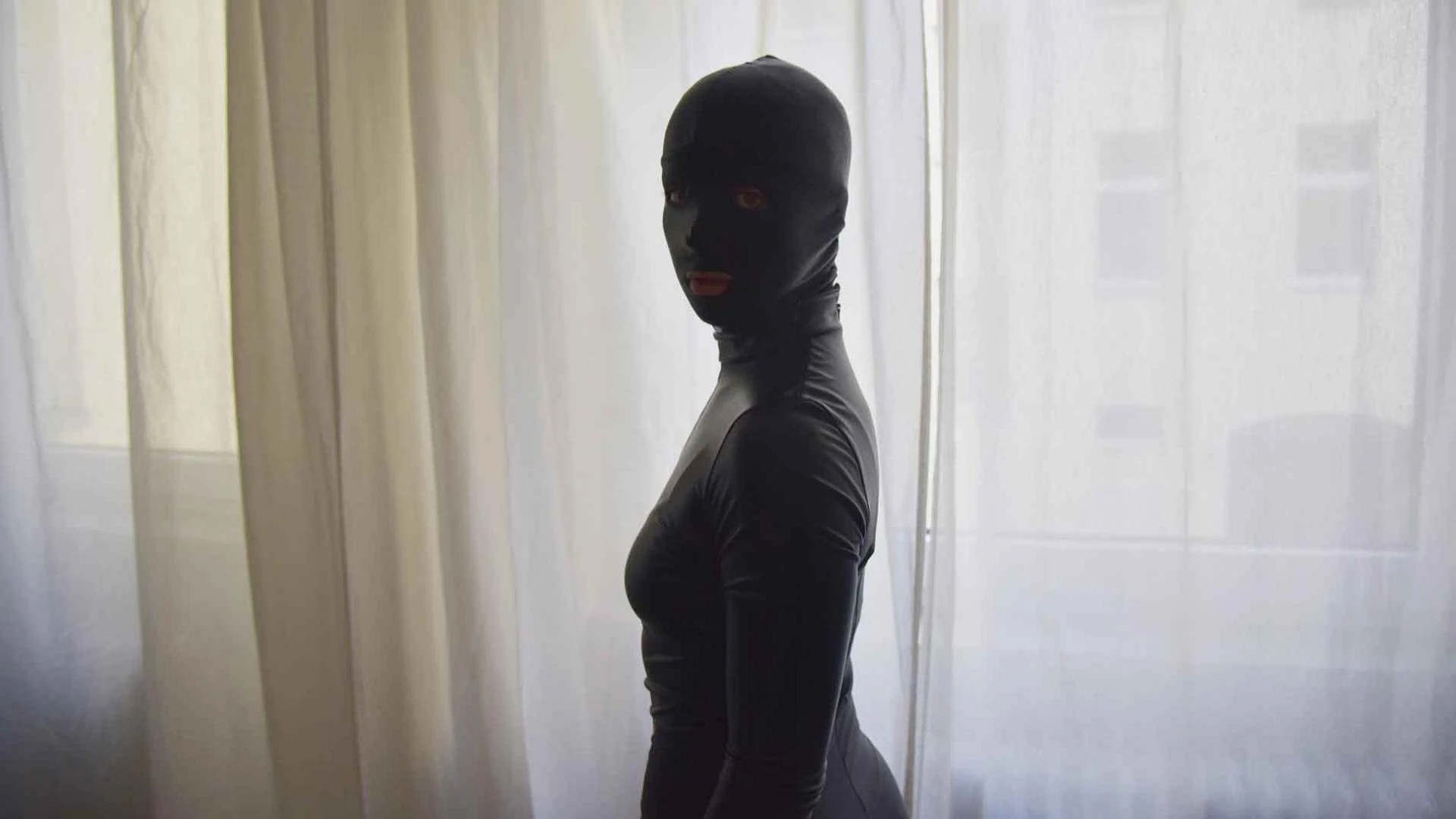 How to Connect with a Mistress in the Modern BDSM Scene