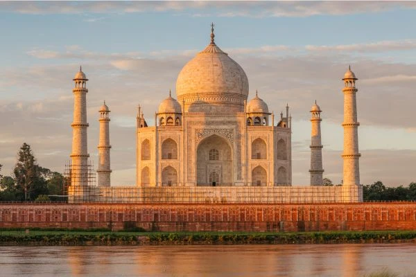 A Perfect Day Escape: Same Day Taj Mahal Tour by Car