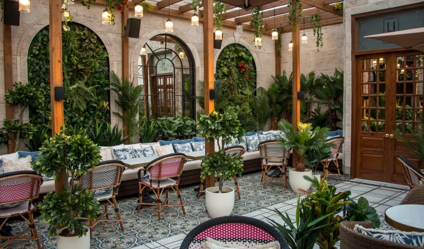Experience the Best Rooftop Restaurants and Bars in Delhi for an Unforgettable Evening
