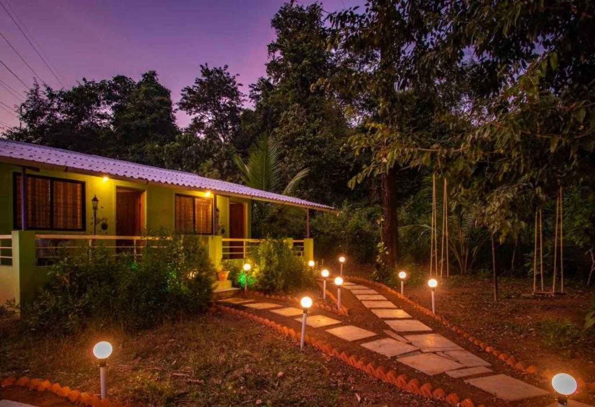 What are some summer travelling places in South India with a family?