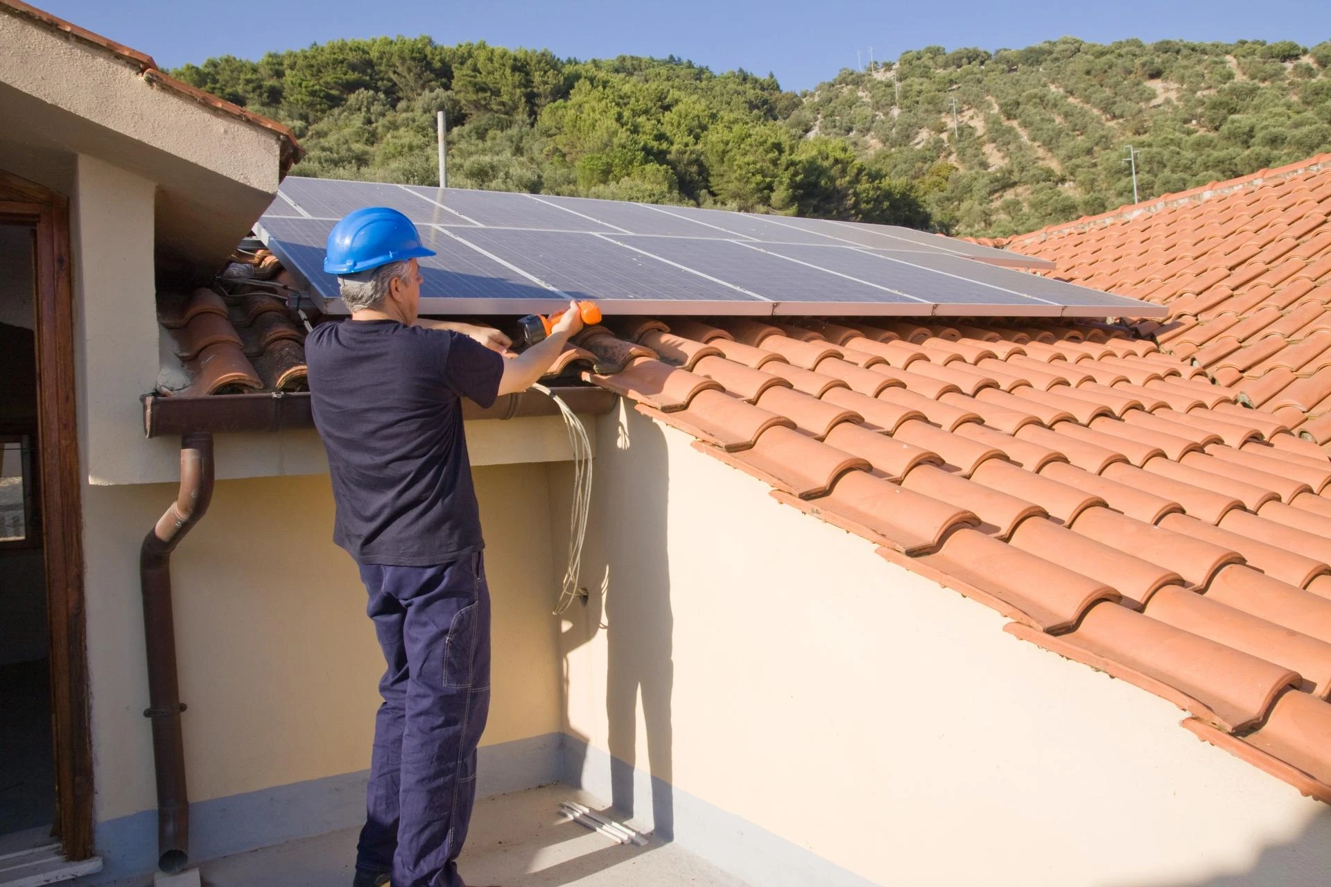 Old Roofs and Solar Panels: What You Need to Know