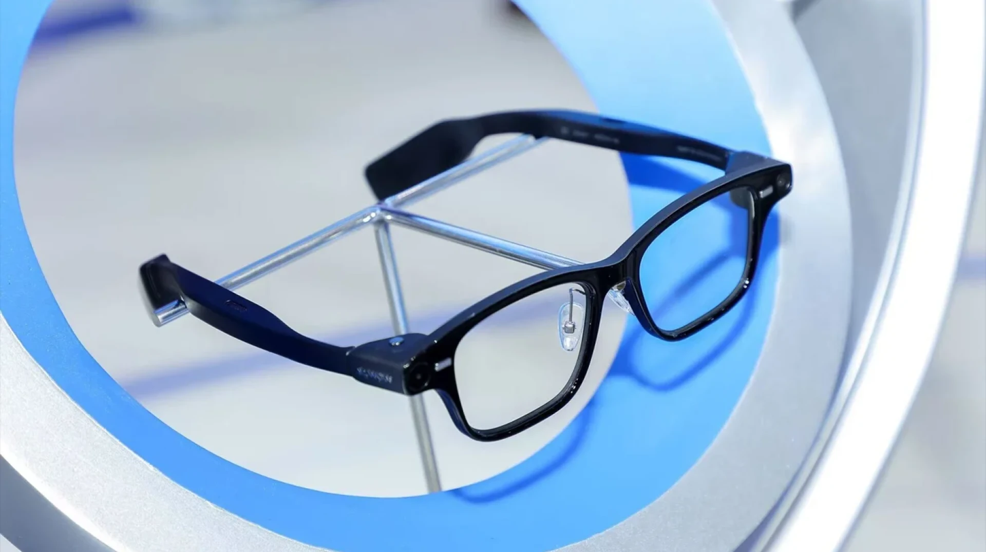 Quark AI Glasses vs Traditional Smart Glasses: Why Quark is a Next-Level Wearable
