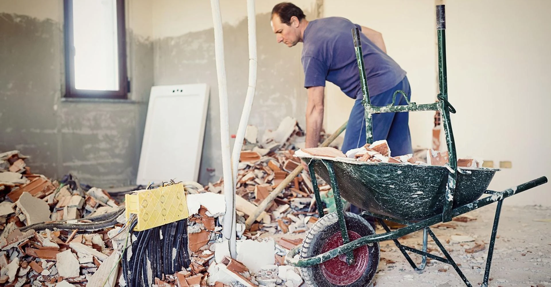 Why Home Renovation Contractors Partner with Junk Removal Companies