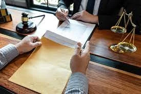 Why Working With a Contingency Patent Attorney Reduces Legal Risk