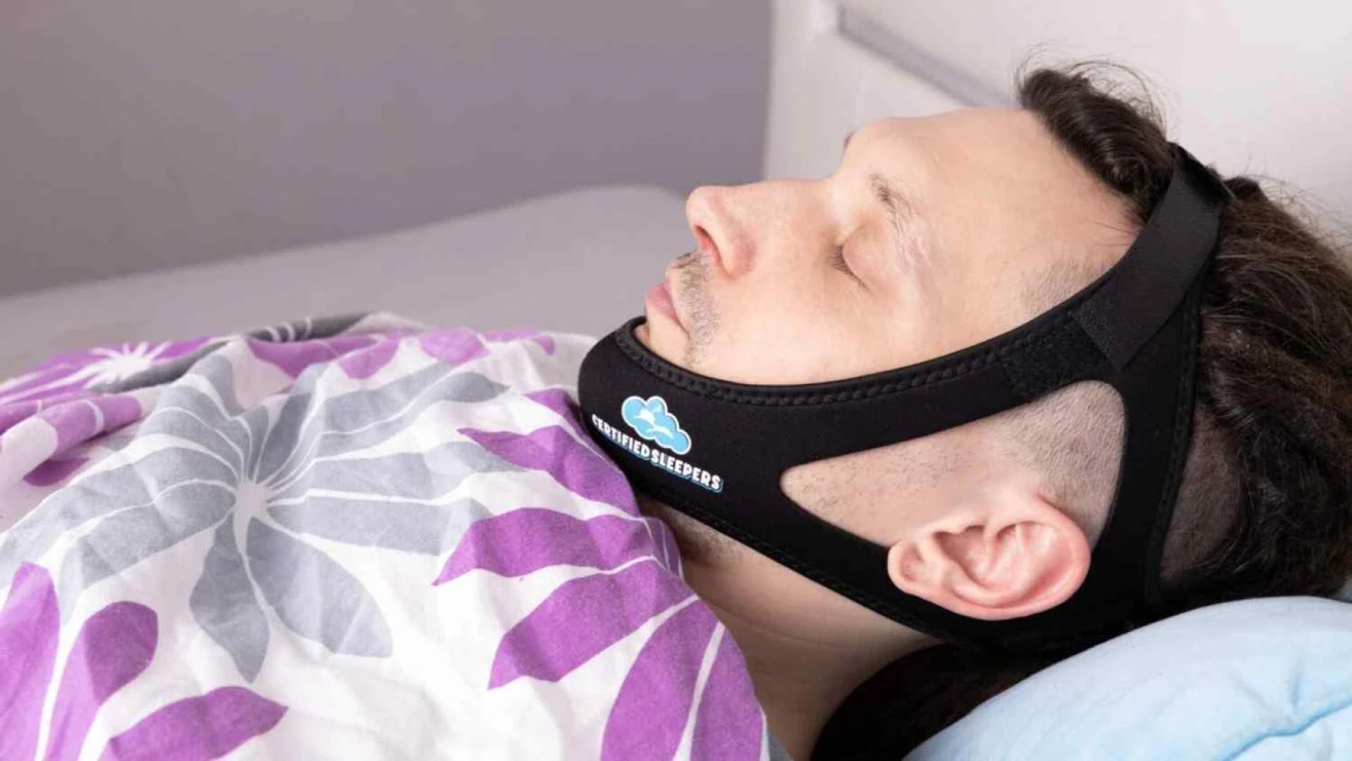 Signature Sleep Experience Using Adjustable Anti Snoring Chin Straps