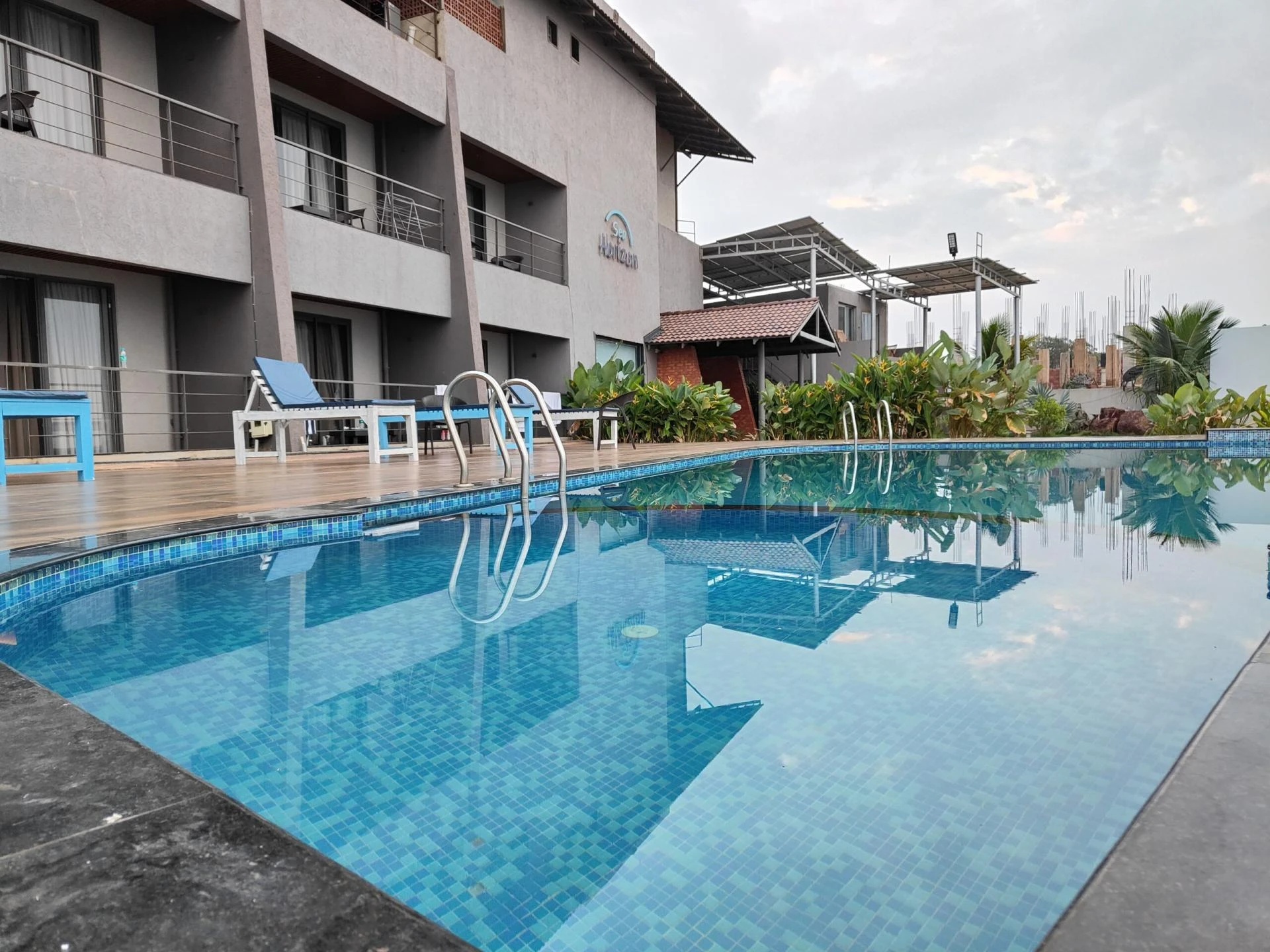 Dive into Luxury Resorts with Infinity Pools that Redefine Paradise