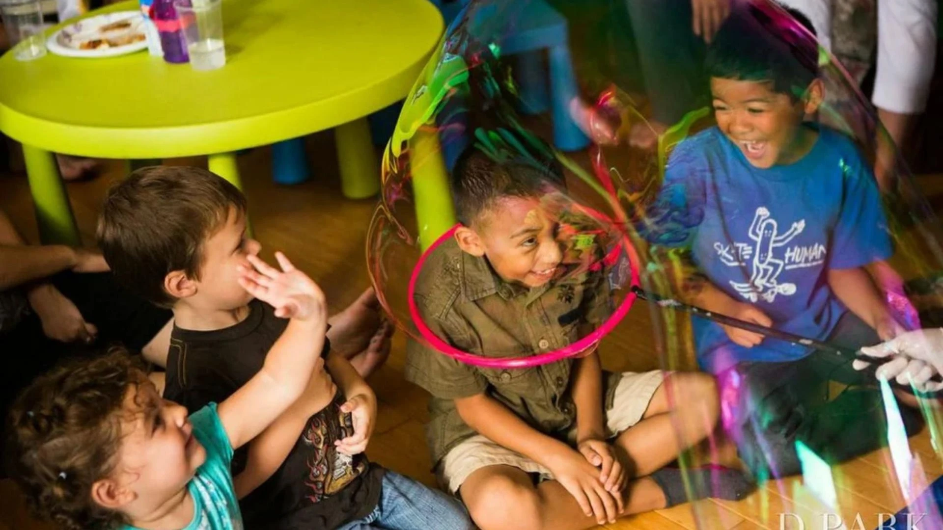 How a Bubble show for preschools Enhances Early Childhood STEM Education