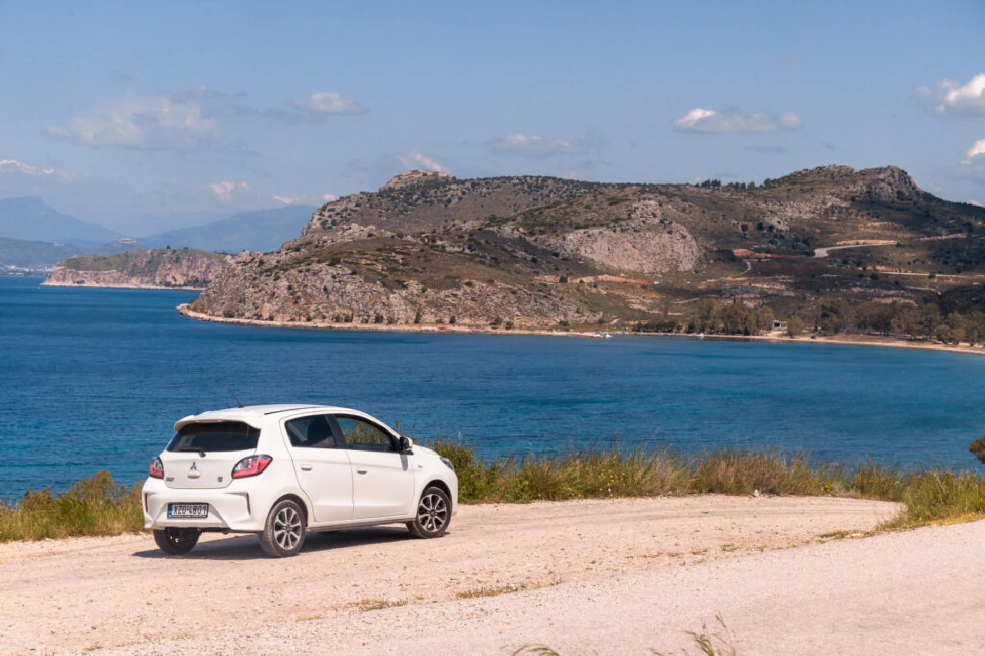 Car Hire vs Taxis in Seychelles: Which Is Better for Travelers?