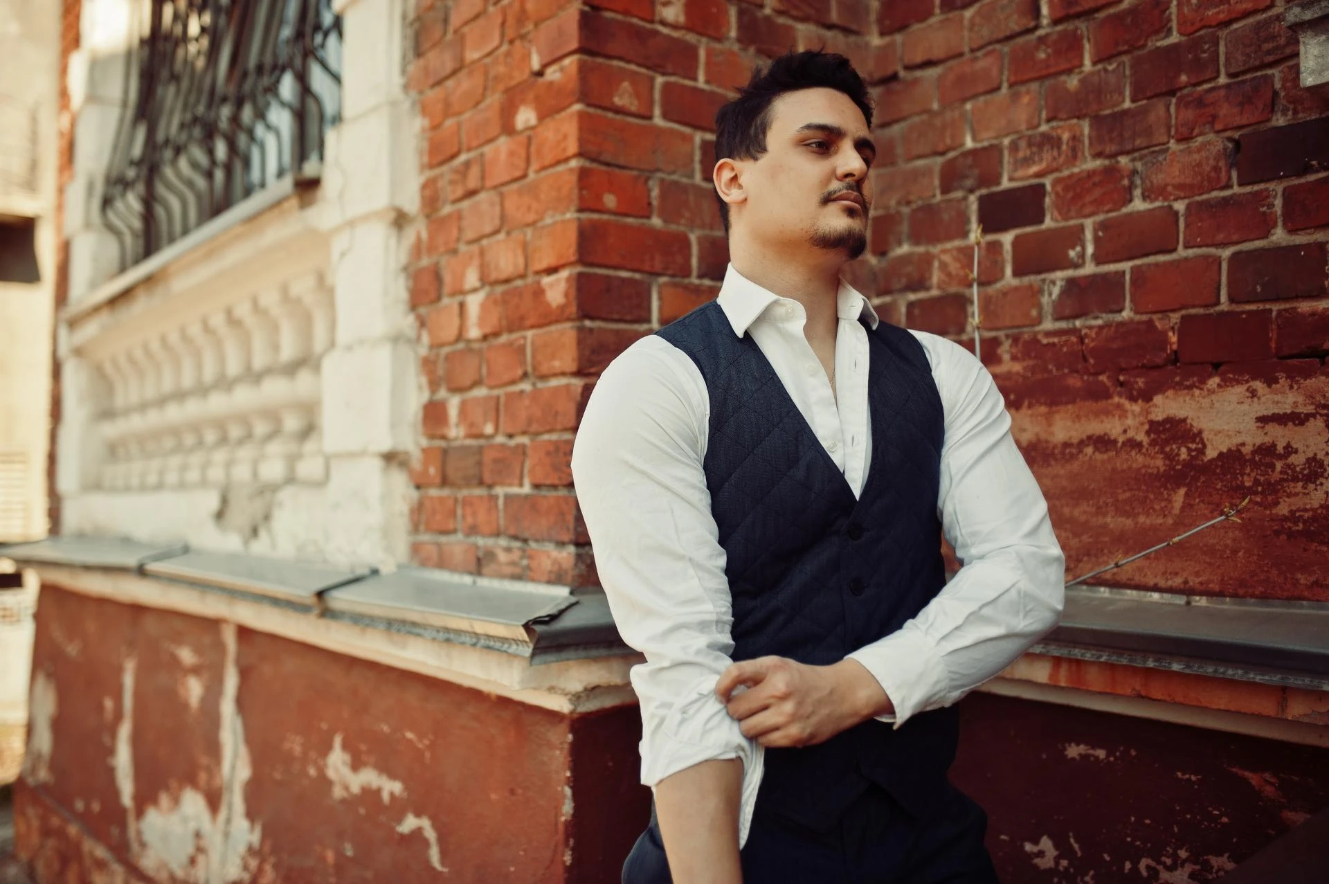 Mastering Wedding Reception Style: The Perfect Guide to Shirts and Tapered Fit Trousers for Men