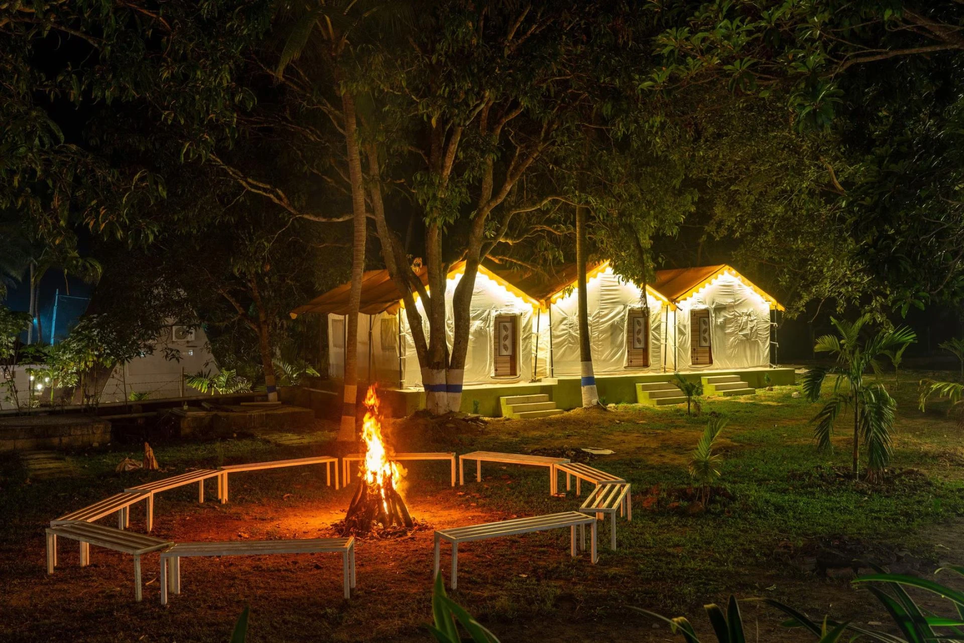 What are some travel places for a trip in India for a beginner, who is travelling alone?