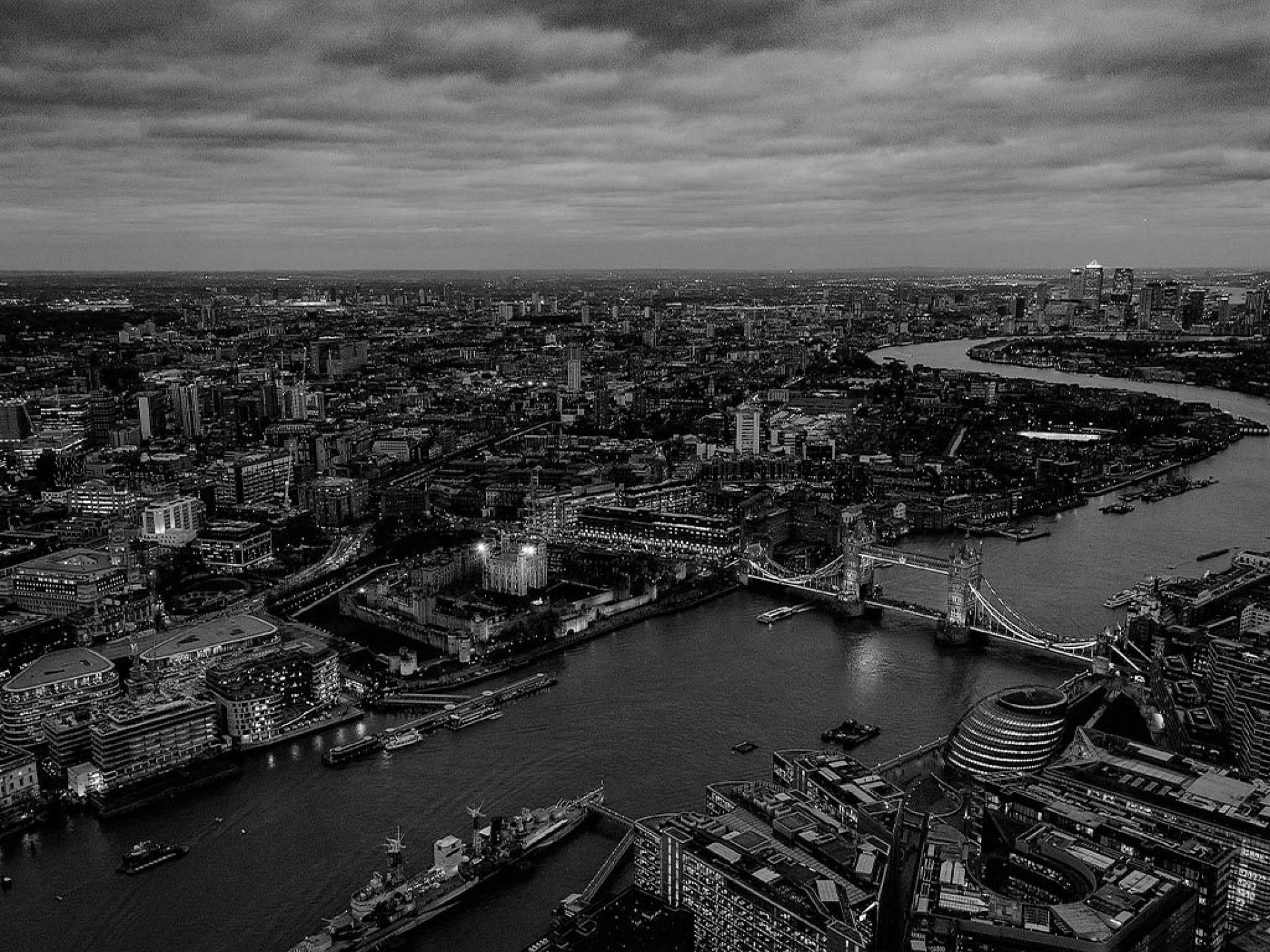 The Role of Corporate & Contract Attorneys in Protecting Modern Businesses