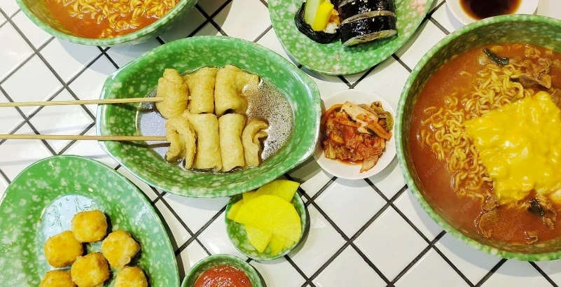 How to Experience Authentic Peranakan Cuisine?