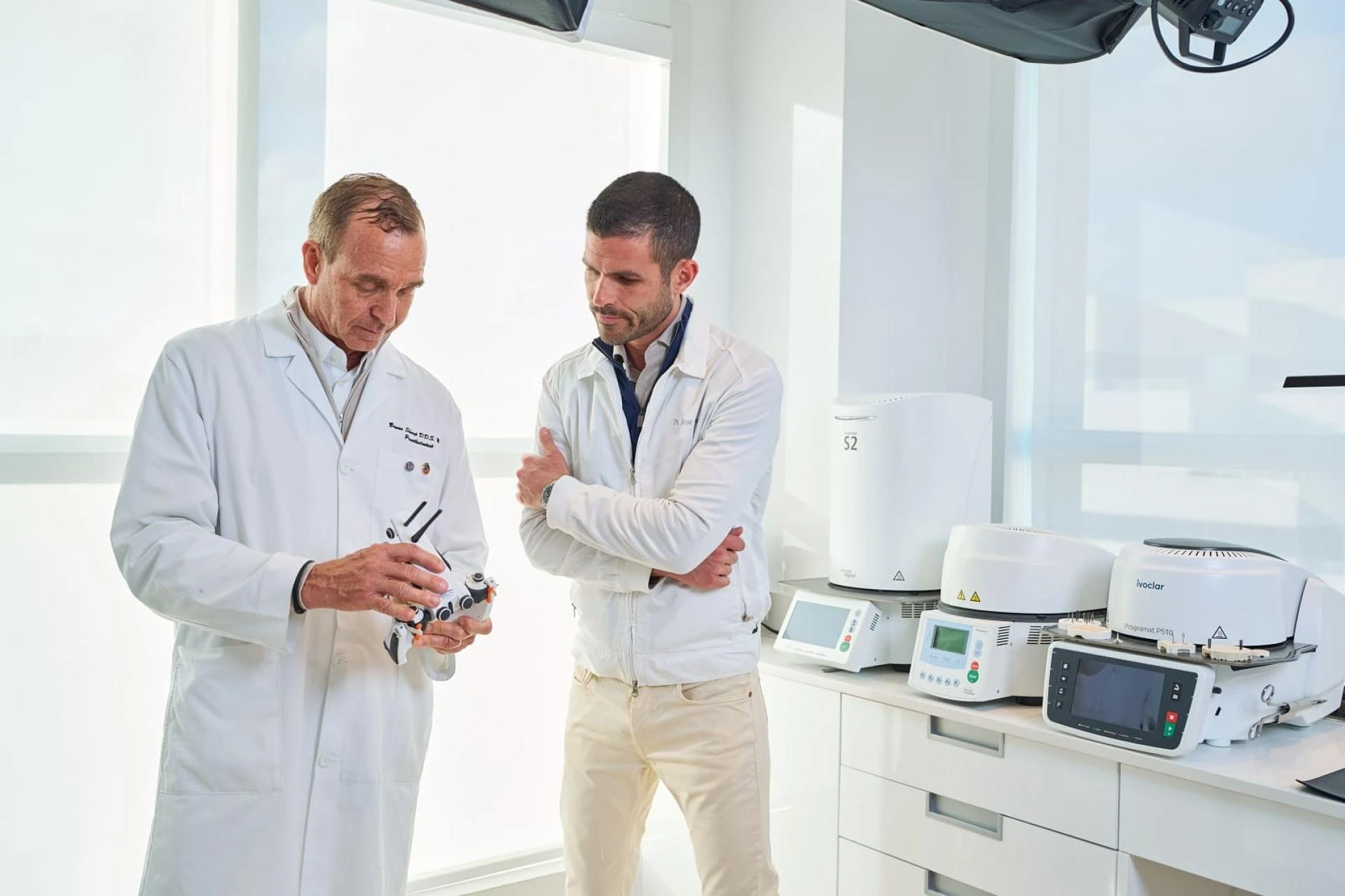 How In-House Dental Labs Improve Veneer Quality and Turnaround Time