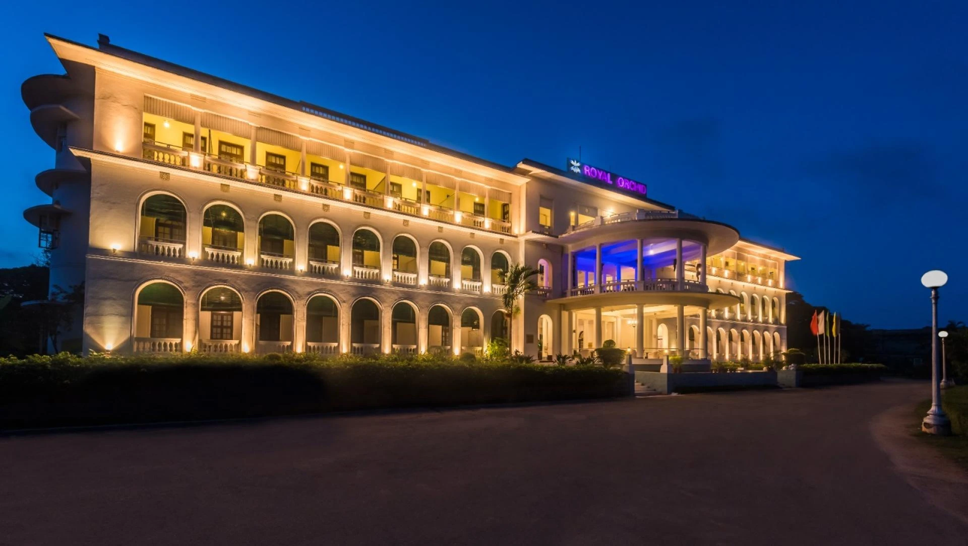 Where to Celebrate Christmas in Mysore: Romantic Bars & Group Dining Hotels
