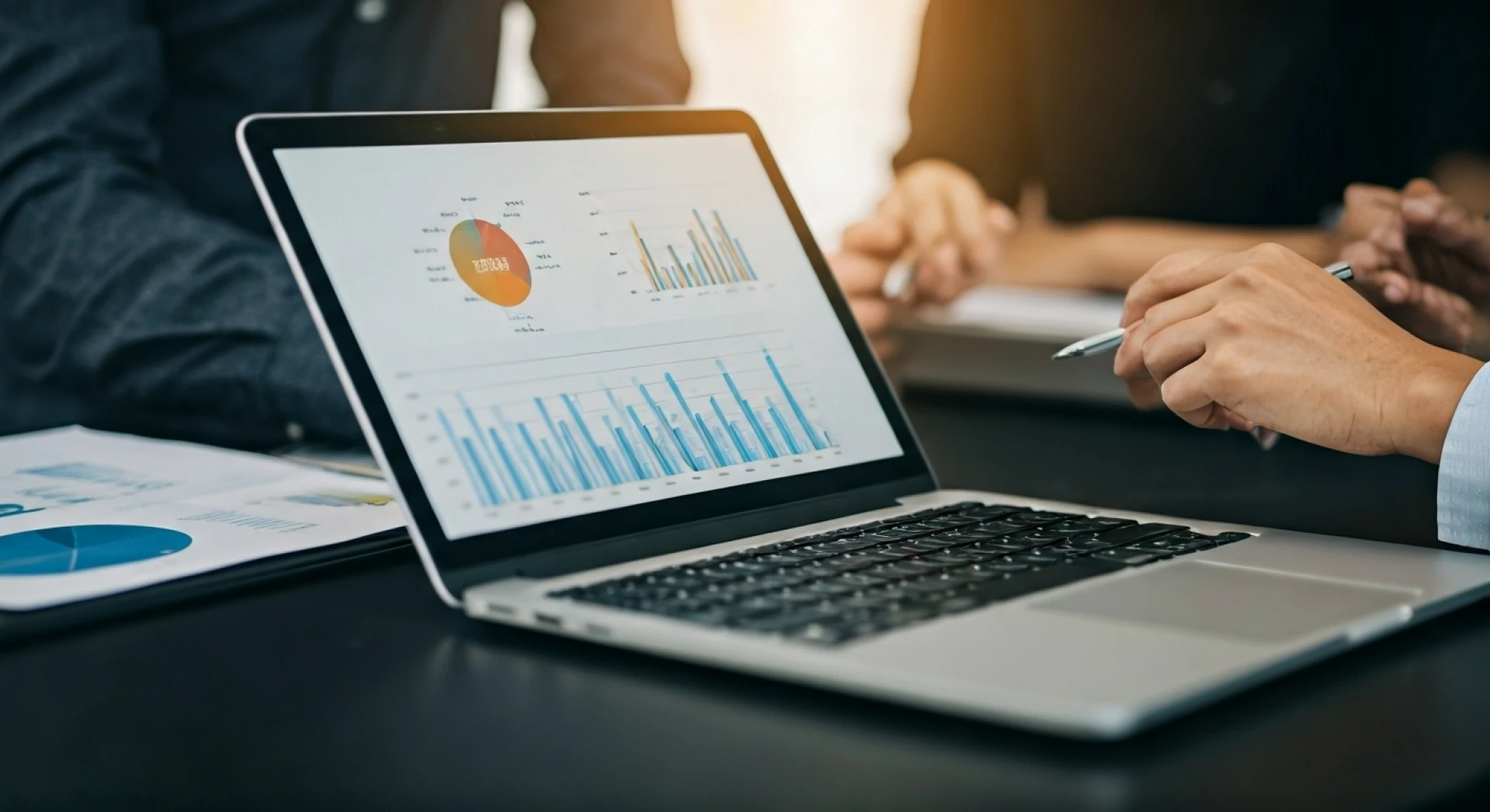 What is the difference between generic and branded search?