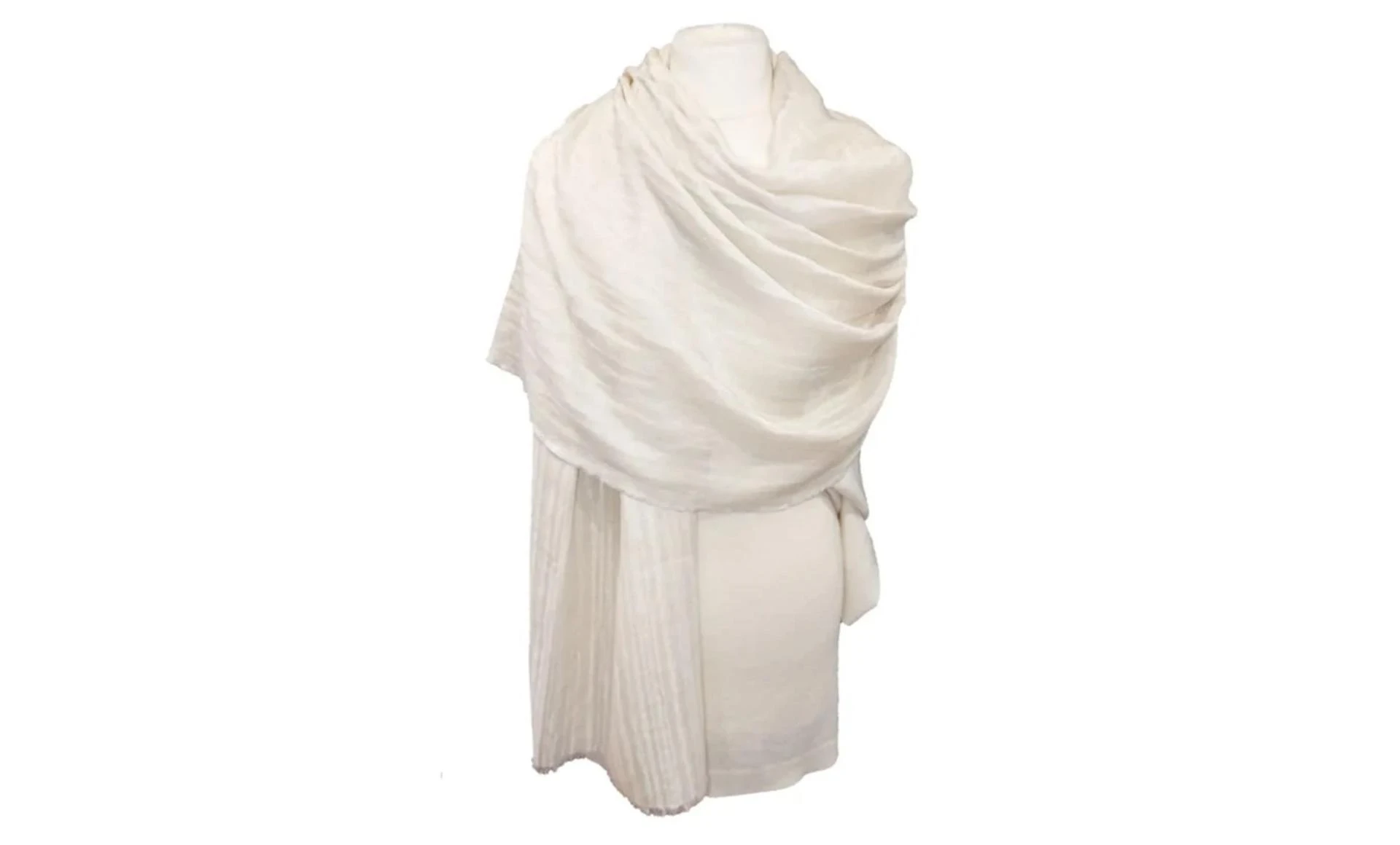 How to Style a White Pashmina Shawl for Every Occasion