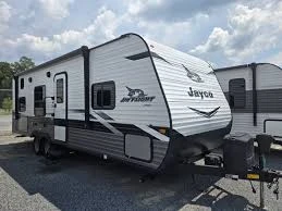 How to Negotiate Prices With a Pre-Owned Destination RV Trailers Supplier in Louisiana