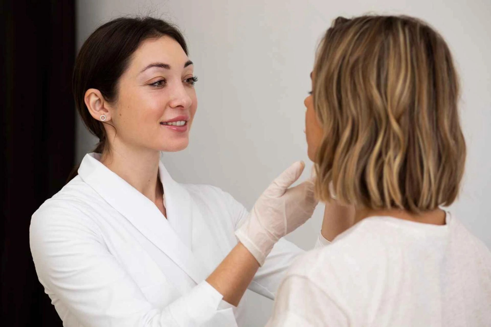 When Should You Visit a Skin Clinic for Skin Problems?