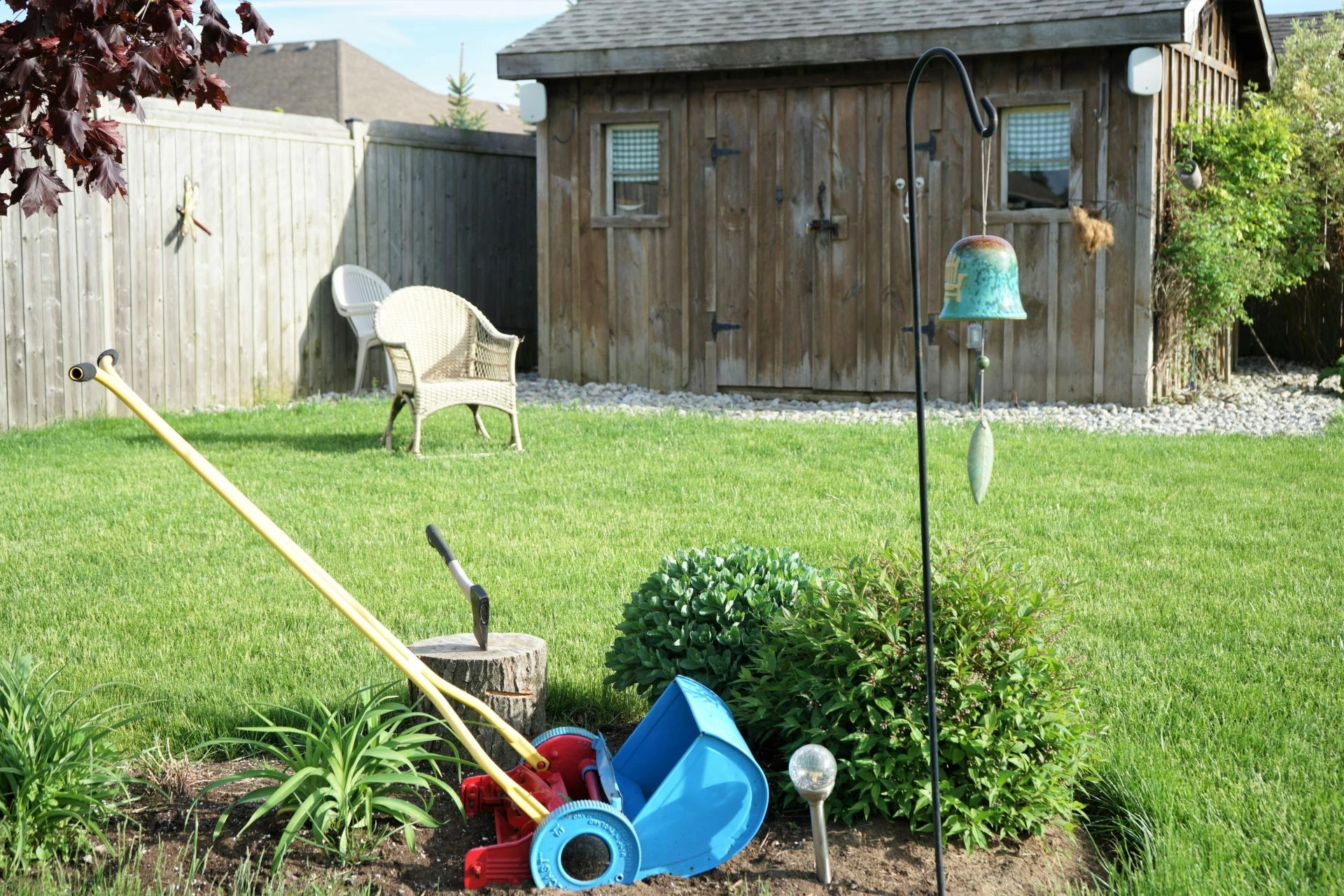 How a Landscaping and Lawn Care Contractor Helps Lawns Grow the Right Way