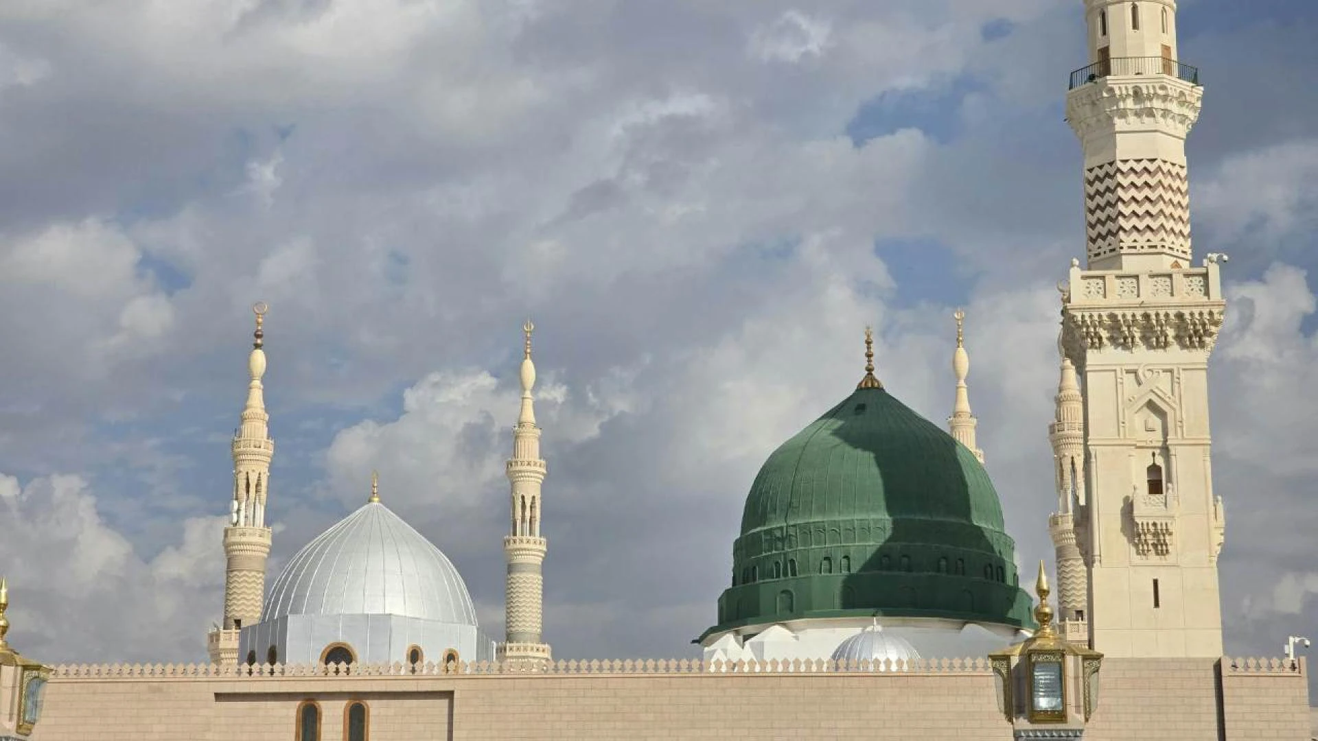 The Ultimate Guide to 4 Star Deluxe Umrah Package UK and Umrah Packages from UK by Haram Travel