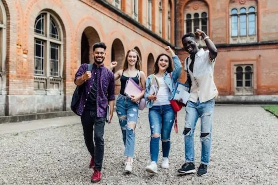 What Students Should Ask Their Study Abroad Consultant Before Choosing a Course