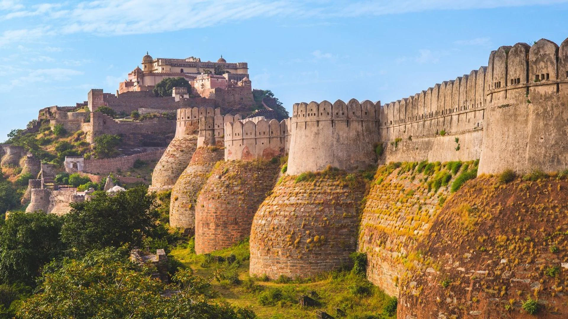 Udaipur to Kumbhalgarh Tour with Temples and Forts