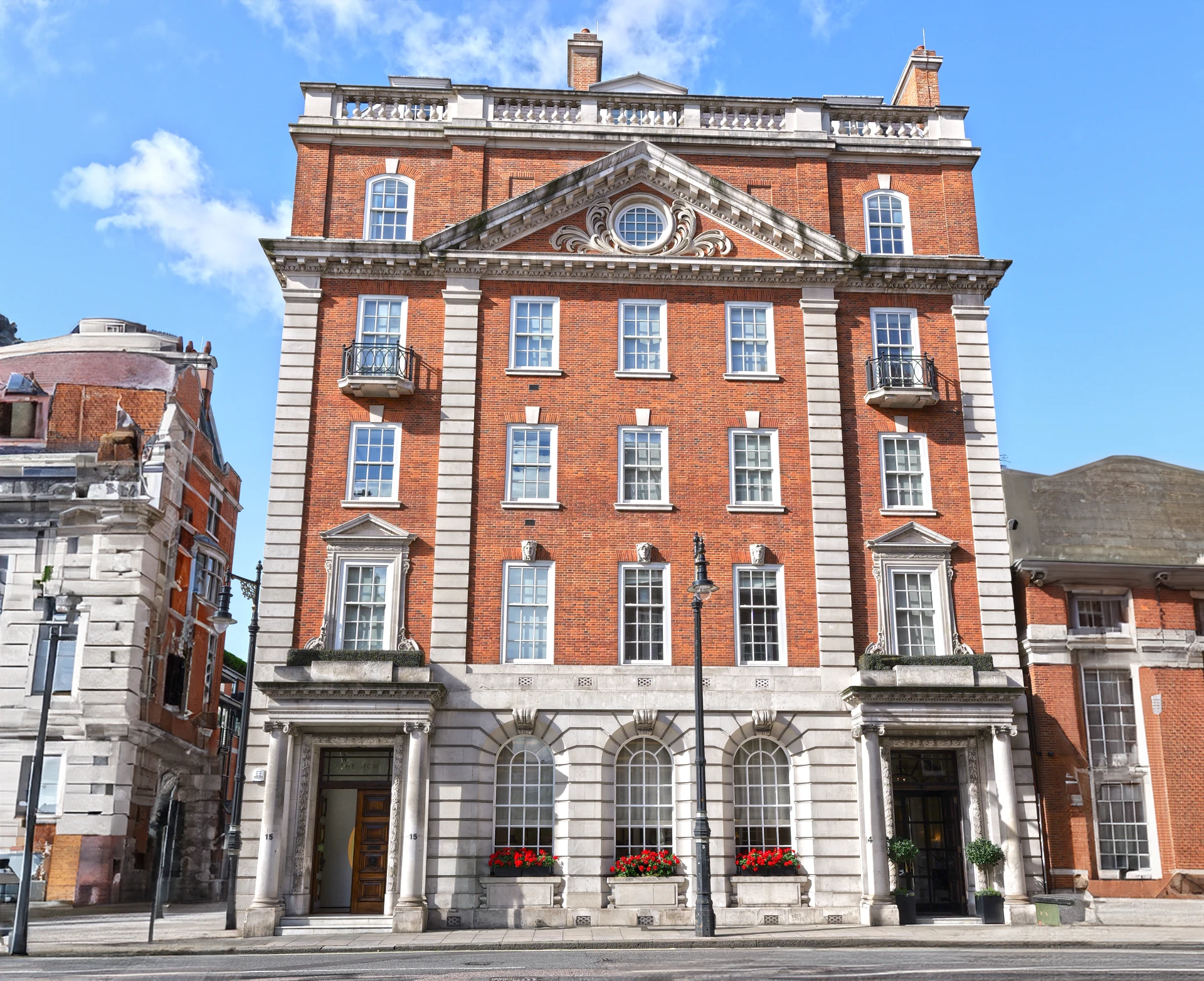 Commercial Finance Broker: Expert Help for UK Businesses 