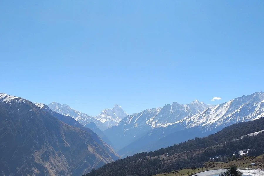 6-Day Ladakh Expedition – A Journey Through Majestic Mountains & Timeless Culture