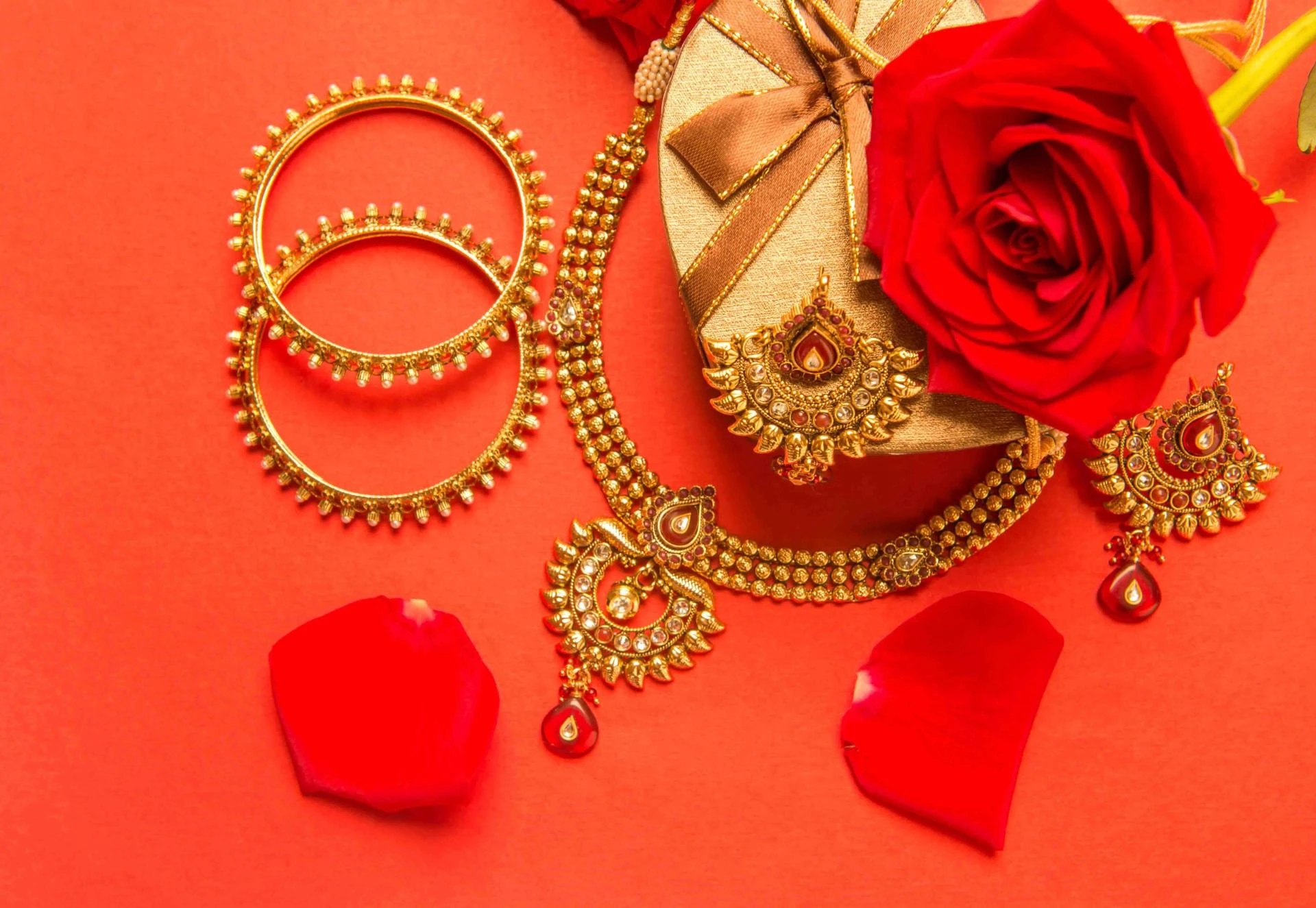 Best Auspicious Days to Buy Gold Jewellery