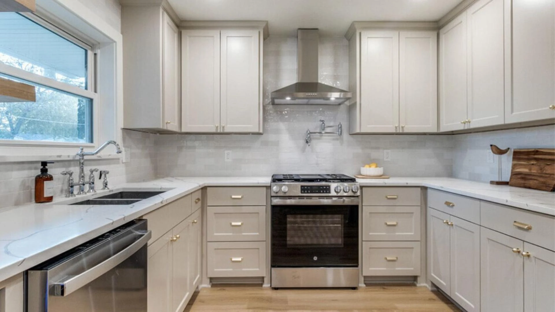 Designer-Approved White Paint Colors for Kitchen Cabinets to Try This New Year